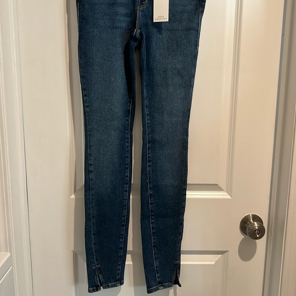 Good American Women's Good Legs Twisted Slit Jeans - Picture 4 of 10